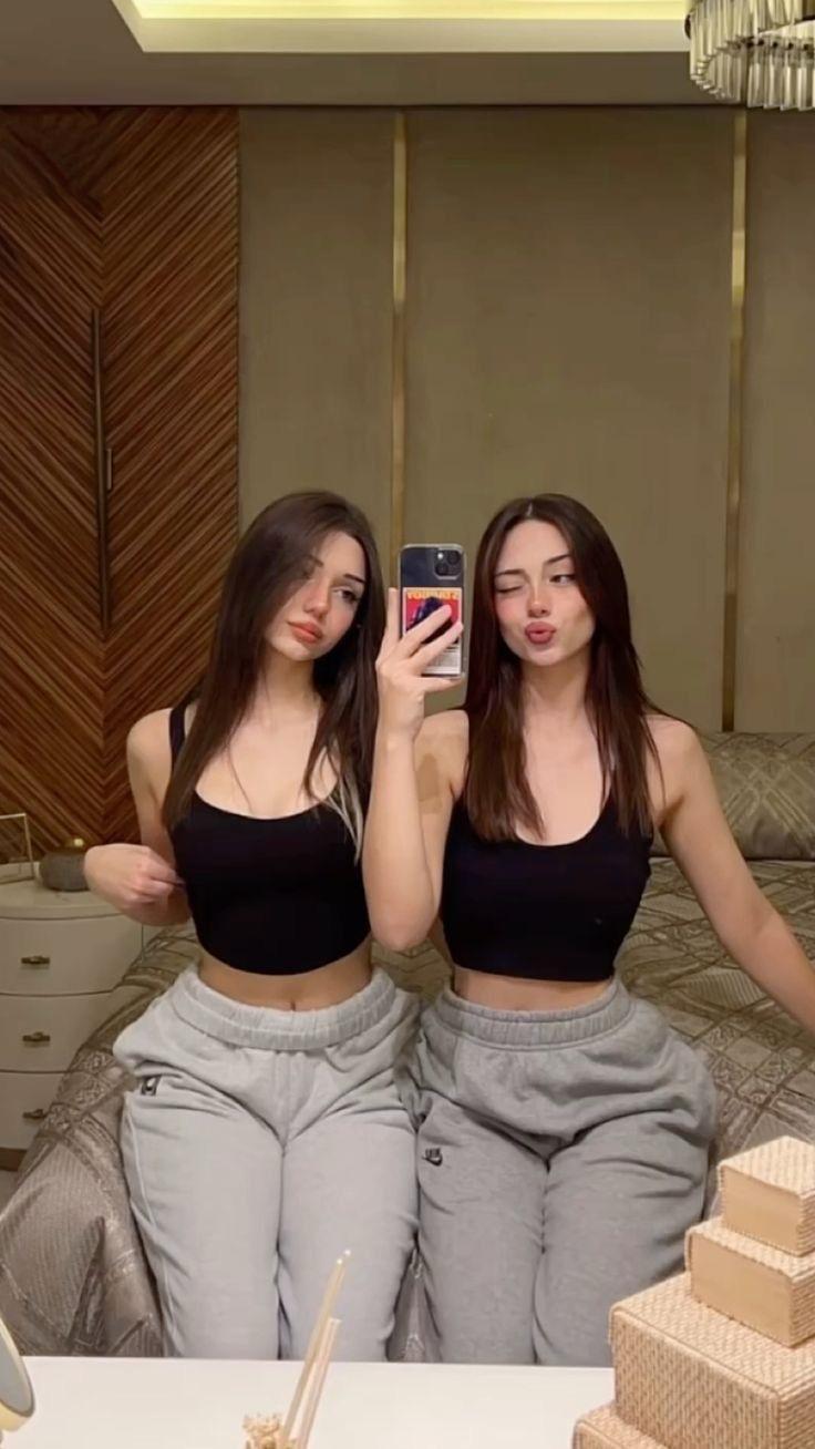 Ece ve Tuğçe 2 Arkadaş - Türkiye Escort Fotoğrafı