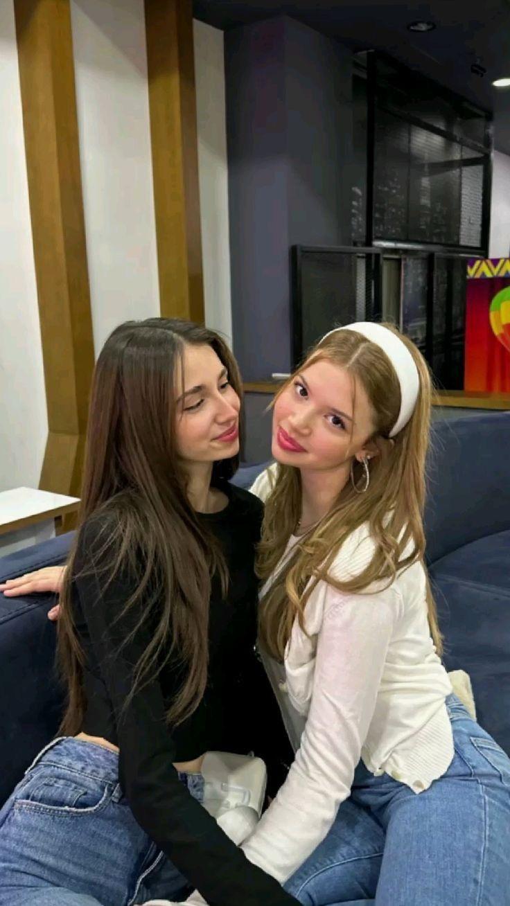 Ece ve Tuğçe 2 Arkadaş - Türkiye Escort Fotoğrafı